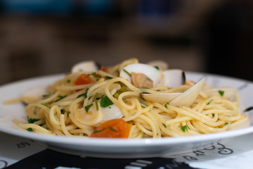Spaghetti alle vongole, an italian traditional recipe with spaghettis, clams, tomatoes, garlic, chilli, parsley and white wine