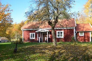 Fototapeta na wymiar Autumn and a old Cottage