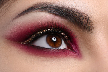 Obraz premium Close-up beautiful female eye decorated with makeup