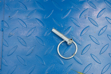 Spacca legna meccanico al lavoro