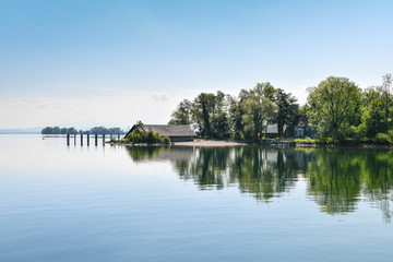 Obraz premium Chiemsee und Berge aus der Luft