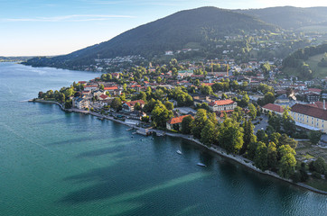 Tegernsee und Berge aus der Luft