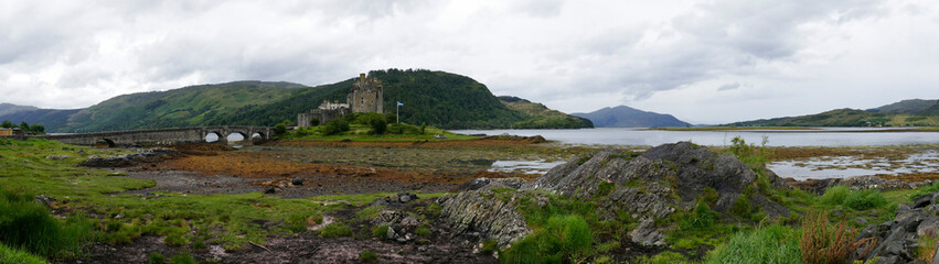 Fototapeta na wymiar Eilean Donan Castle, schottische Burg in den Highlands von Schottland