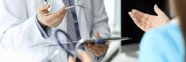 Meeting doctors and discussion patient's illness.