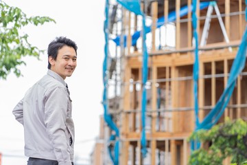 建設　人物