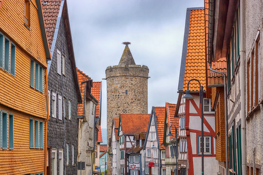 Untere Fulder Gasse mit Leonhardsturm in Alsfeld, Hessen