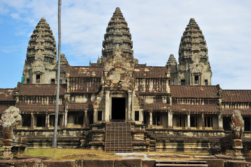Naklejka premium Old Ancient temple Angkor Wat in Cambodia 