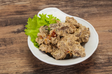 Chicken liver with cream and dry tomatoes