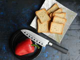PIMIENTO, PAN TOSTADO
