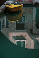 Fototapeta na wymiar Los canales de Venezia.