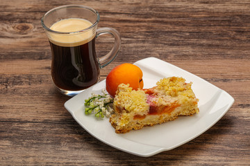 Crust pie with apricot served coffee