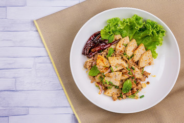 Spicy minced pork salad