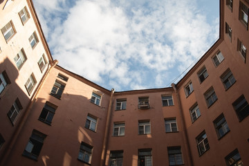 Fototapeta na wymiar old building in the city and blue sky