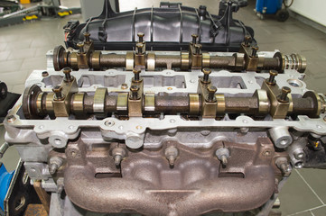 Top view of the engine without a valve cover