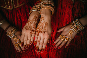 henna tattoo on hands