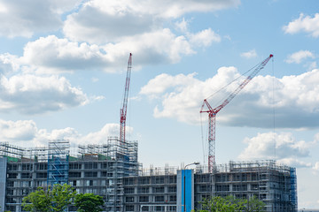 建築現場のクレーン