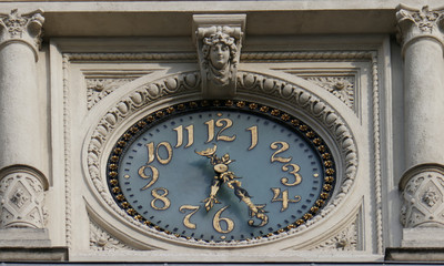 Fototapeta na wymiar Big clock in the castle, architecture of Europe.