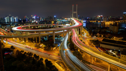 Naklejka premium Shanghai Nanpu Bridge over Huangpu River with busy traffic in China.