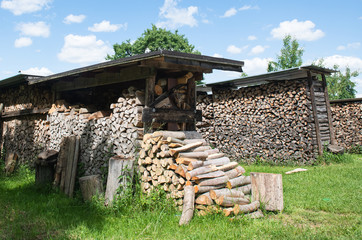 Brennholz am Waldrand des Naturpark Schönbuch