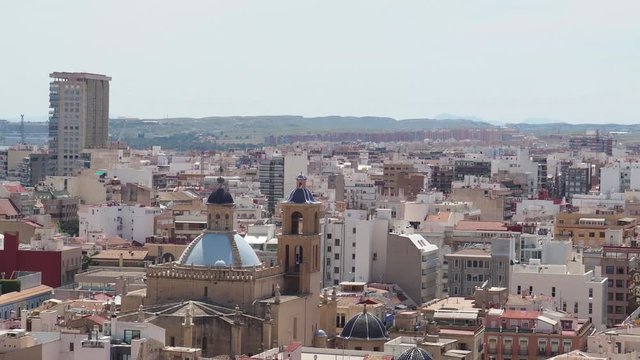La con catedral de San Nicol&aacute;s de Bari ​ es una iglesia de la ciudad espa&ntilde;ola de Alicante. Es una de las dos sedes catedralicias de la di&oacute;cesis de Orihuela-Alicante
