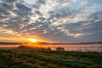 Wschód słońca nad stawem 6 © Sławomir Bodnar
