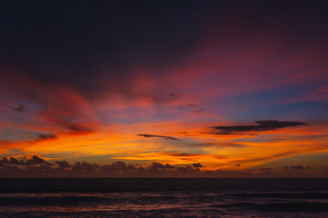 Obraz premium Magical dramatic sunset on a tropical beach.