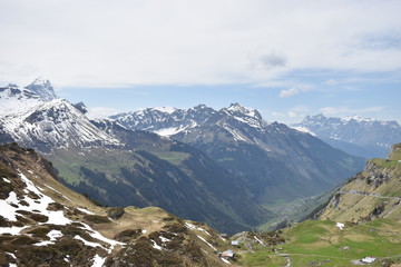 Klausenpass in der Schweiz Berglandschaft 8.5.2020