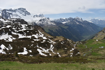 Klausenpass in der Schweiz Berglandschaft 8.5.2020