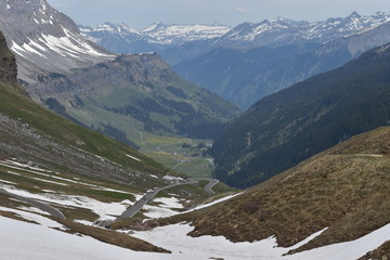 Klausenpass in der Schweiz Berglandschaft 8.5.2020