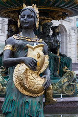 Obraz premium Historical sculptures monuments erected in the park