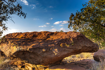 Obraz premium A upside down rock on anotehr rock