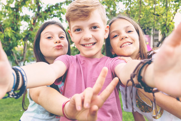 Happy best friends kids taking selfie outdoors in garden party - 352313436