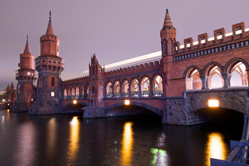 Fototapeta na wymiar Oberbaum bridge historical architecture in Berlin Germany