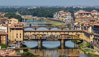 Fototapeta na wymiar Ponte Vecchio Florence at Arno river - Italy