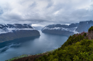  Widok na Aurlandsfjord - obrazy, fototapety, plakaty
