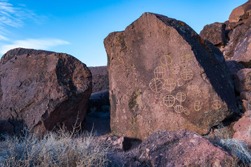 Fototapeta na wymiar petroglyph rock art designs of ancient indigenous cultures in Owens Valley, California, USA