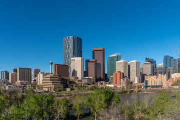 Fototapeta na wymiar View of Calgary's skyline on a beautiful spring morning. 