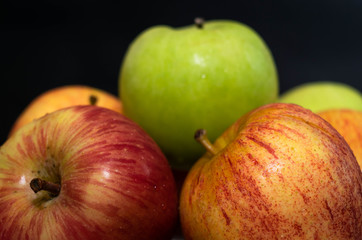 manzanas rojas y verdes 
