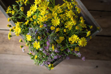 Fototapeta na wymiar Wild seasonal daisies in a rustic vase 