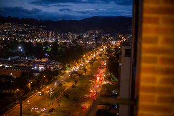 Obraz premium night traffic in the city