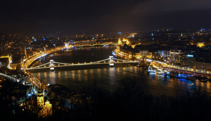 Fototapeta na wymiar night view of Budapest river