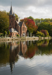 Fototapeta na wymiar Beautiful house with reflection on the edge of a Lake in Bruges, Belgium