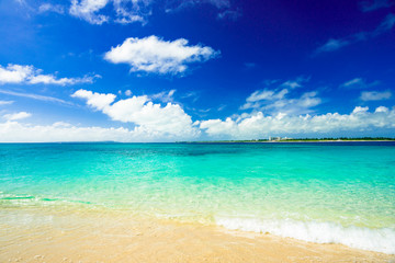 来間島の美しいサンゴ礁の海