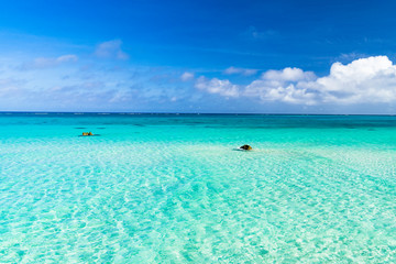 Naklejka premium 下地島・17エンドの美しいサンゴ礁の海