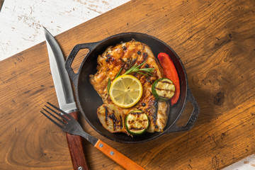 チキンのグリル　 iron pan and herb roasted chicken