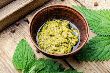 Nettle leaf sauce