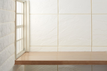 格子窓-白い部屋-ウォールシェルフ-カウンターテーブル