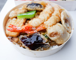 Tempura bowl with shrimp and mix vegetable