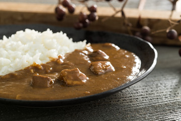 じっくり煮込んだ豚角煮カレーのアップ