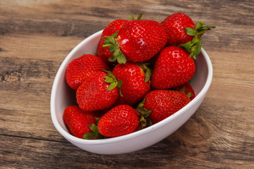 Sweet strawberry in the bowl